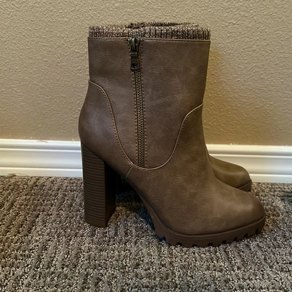 Shoedazzle heeled boots - Picture 2 of 4